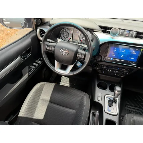 Toyota Hilux 2025 Gris Caracas