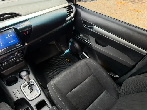 Toyota Hilux 2025 Gris Caracas