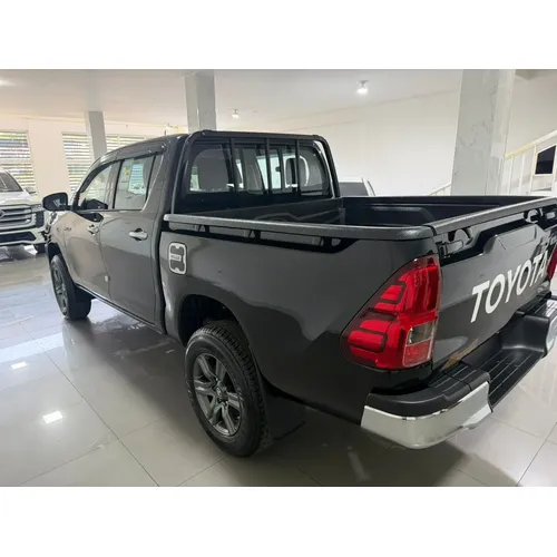 Toyota Hilux 2025 Negro Maracaibo