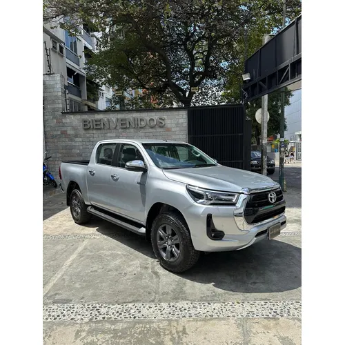 Toyota Hilux SRX 2026 Gris Caracas