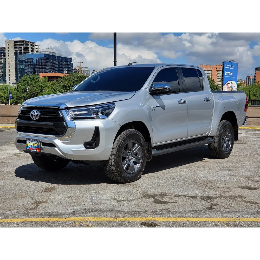 Toyota Hilux SRX 2026 Gris Caracas