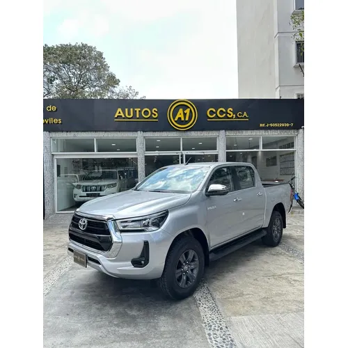 Toyota Hilux 2026 Gris Caracas