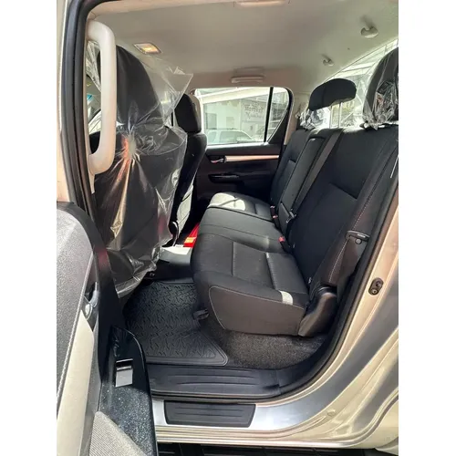 Toyota Hilux 2026 Gris Caracas