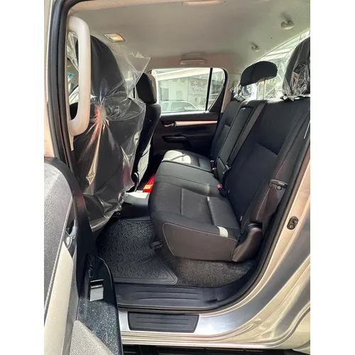 Toyota Hilux SRX 2026 Gris Caracas