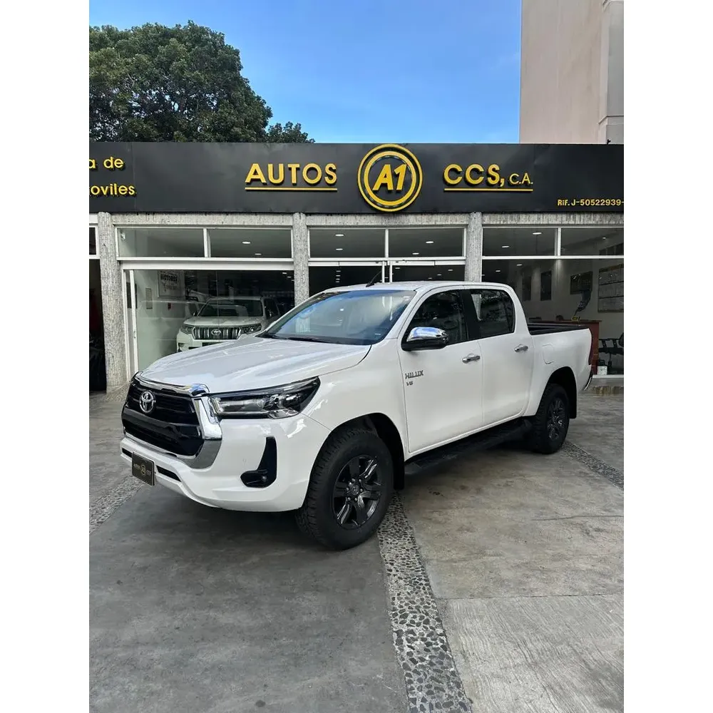 Toyota Hilux 2026 Gris Caracas