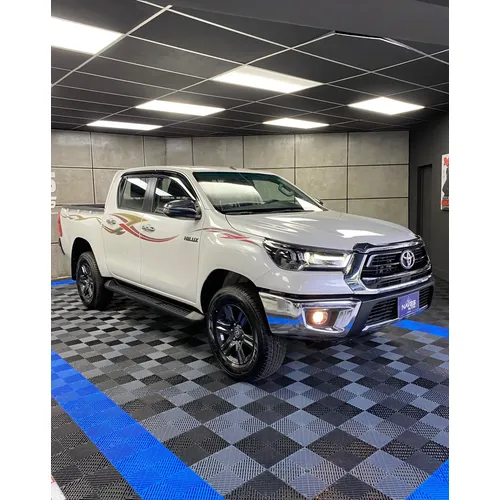 Toyota Hilux SR5 2025 Blanco Caracas