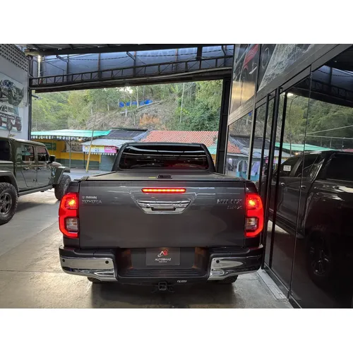 Toyota Hilux 2025 Gris Caracas