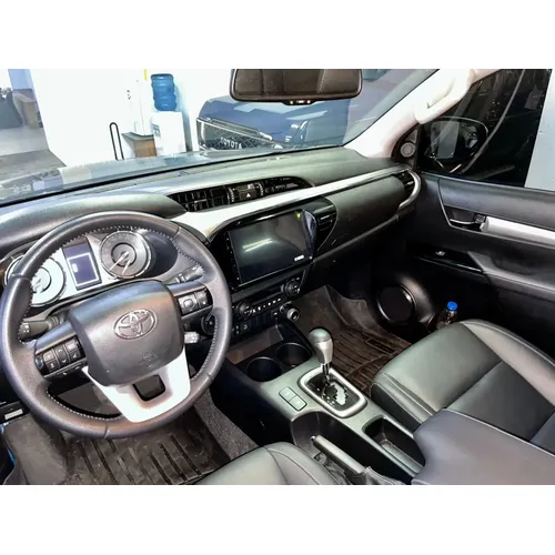 Toyota Hilux 2026 Gris Caracas