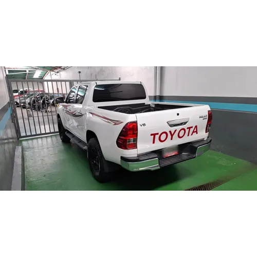 Toyota Hilux Dubai 2018 Blanco Caracas
