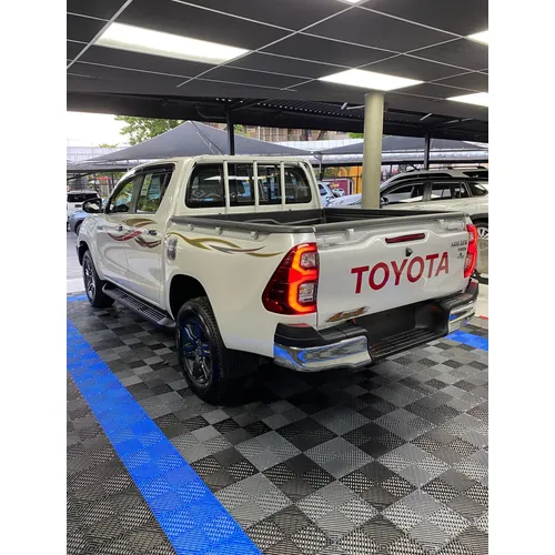 Toyota Hilux SR5 2025 Blanco Caracas