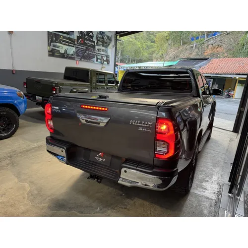 Toyota Hilux SRX 2025 Gris Caracas