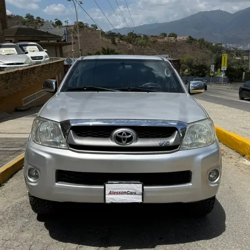 Toyota Hilux 2010 Plateado Caracas