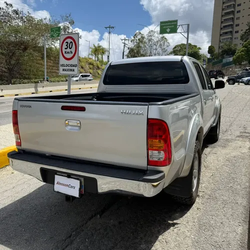 Toyota Hilux 2010 Plateado Caracas