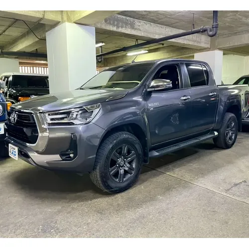 Toyota Hilux 2026 Gris Caracas
