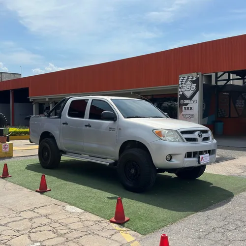 Toyota Hilux 2007 Plateado Lechería