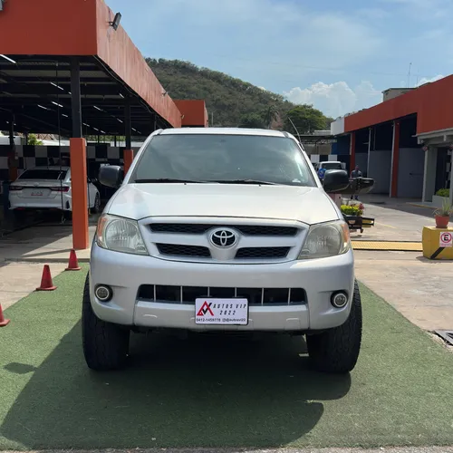Toyota Hilux 2007 Plateado Lechería