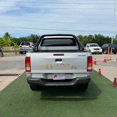 Toyota Hilux 2007 Plateado Lechería