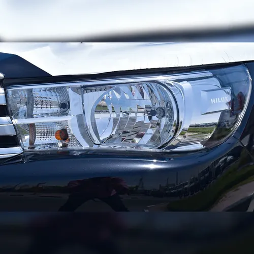 Toyota Hilux 2026 Gris Caracas