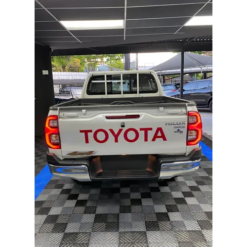 Toyota Hilux SR5 2025 Blanco Caracas