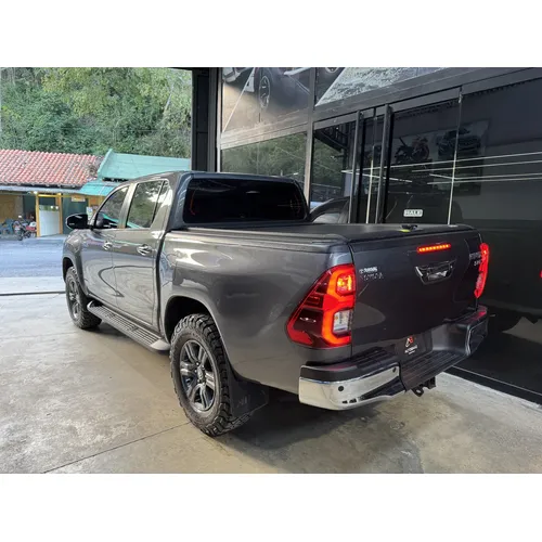 Toyota Hilux 2025 Gris Caracas