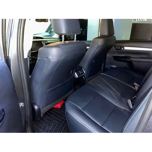 Toyota Hilux 2026 Gris Caracas