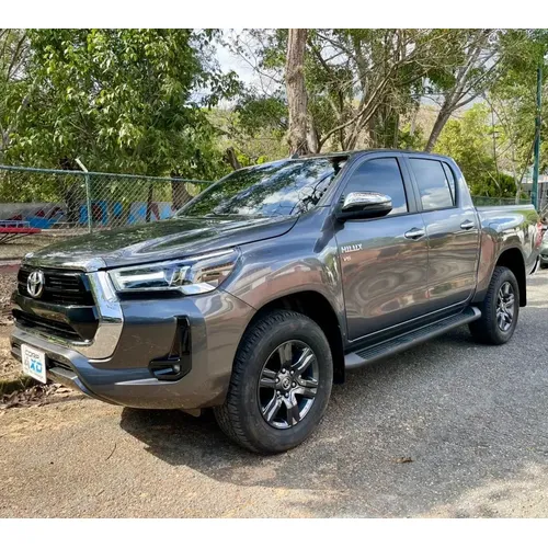 Toyota Hilux 2025 Gris Caracas