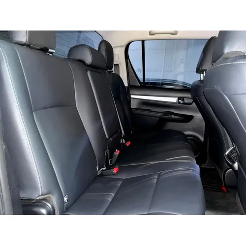 Toyota Hilux 2026 Gris Caracas