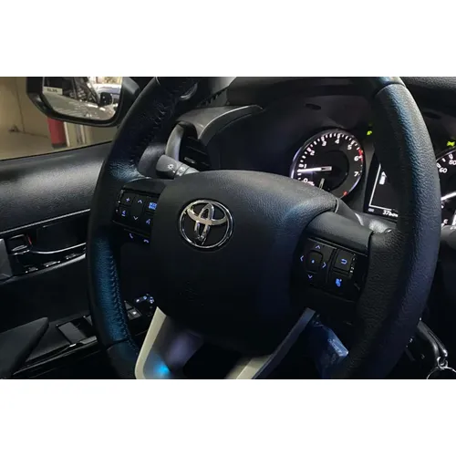 Toyota Hilux 2025 Gris Caracas