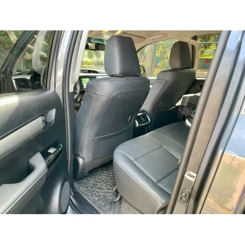 Toyota Hilux 2025 Gris Caracas