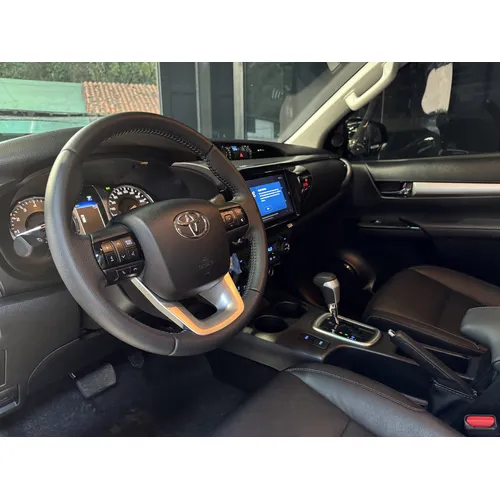 Toyota Hilux SRX 2025 Gris Caracas