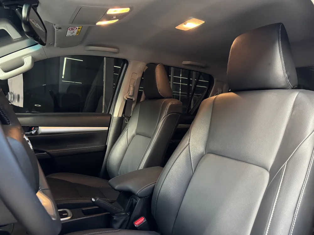 Toyota Hilux SRX 2025 Gris Caracas