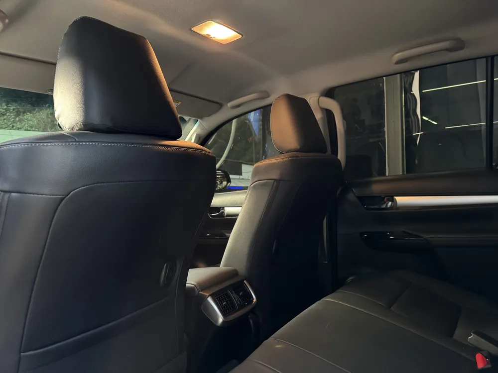 Toyota Hilux SRX 2025 Gris Caracas