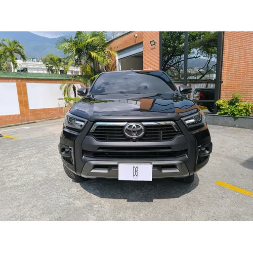 Toyota Hilux Adventure 2023 Negro Caracas