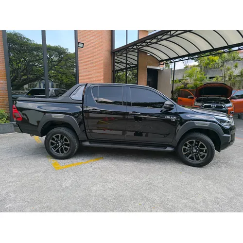 Toyota Hilux Adventure 2023 Negro Caracas