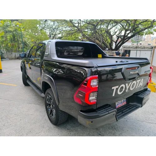 Toyota Hilux Adventure 2023 Negro Caracas