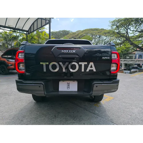 Toyota Hilux Adventure 2023 Negro Caracas