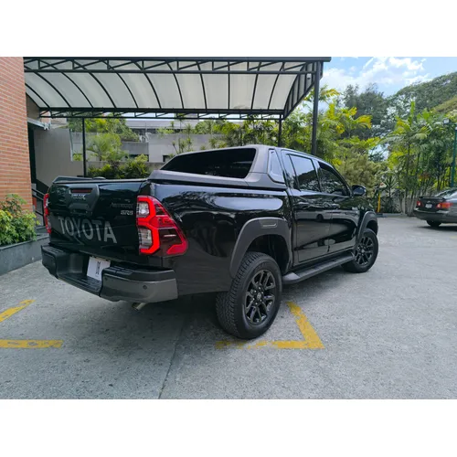 Toyota Hilux Adventure 2023 Negro Caracas