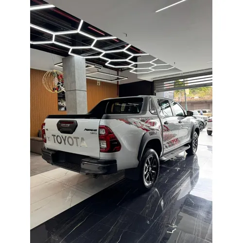 Toyota Hilux adventure 2025 Blanco Caracas