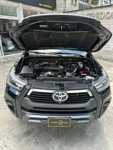Toyota Hilux Adventure 2025 Negro Caracas