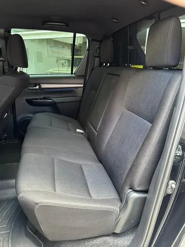 Toyota Hilux Adventure 2025 Negro Caracas