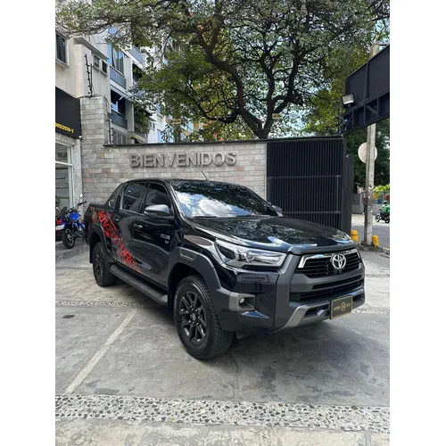 Toyota Hilux Adventure 2025 Negro Caracas