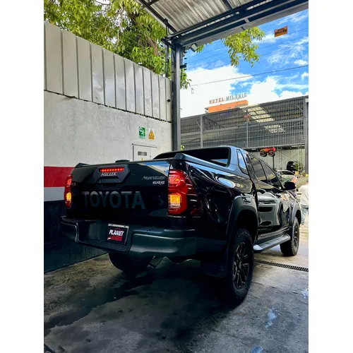 Toyota Hilux Adventure 2025 Negro Caracas
