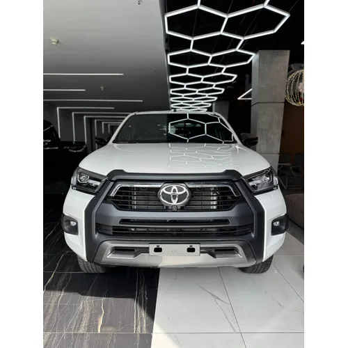 Toyota Hilux adventure 2025 Blanco Caracas