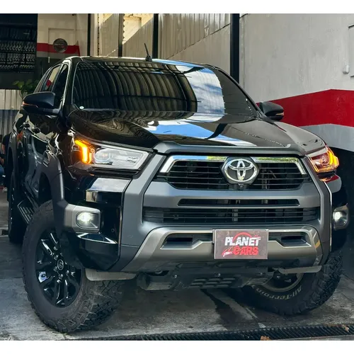Toyota Hilux Adventure 2025 Negro Caracas