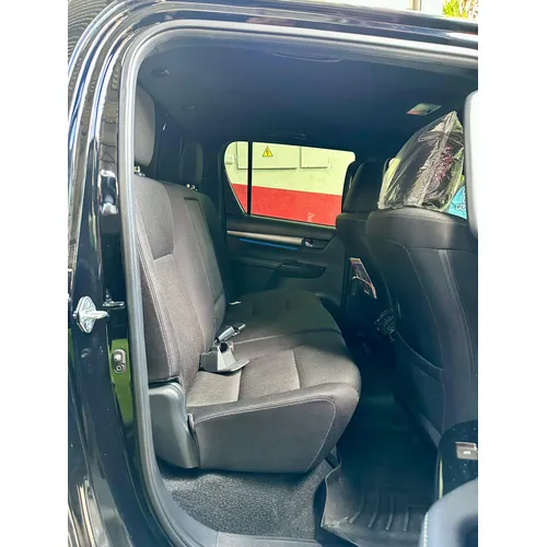 Toyota Hilux Adventure 2025 Negro Caracas