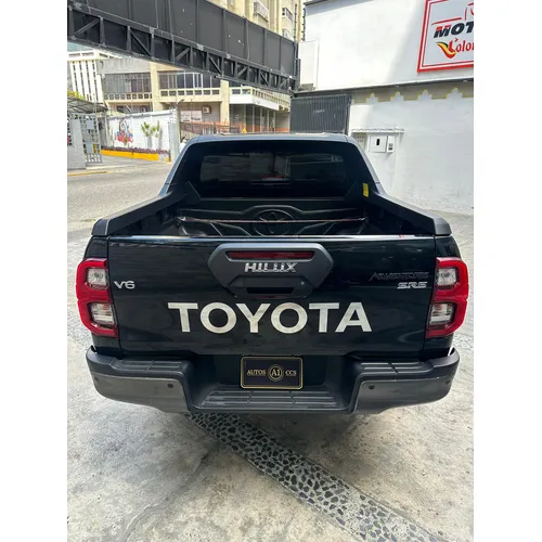 Toyota Hilux adventure 2025 Negro Caracas