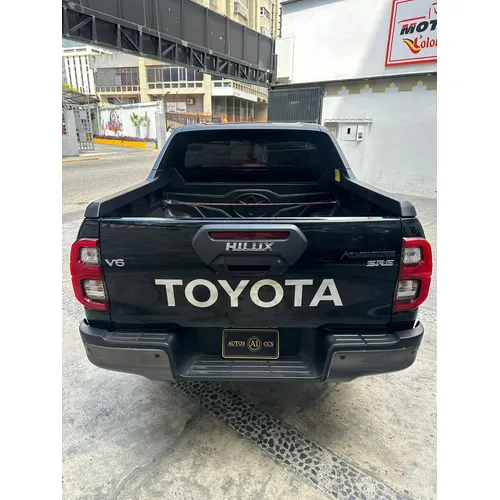 Toyota Hilux Adventure 2025 Negro Caracas