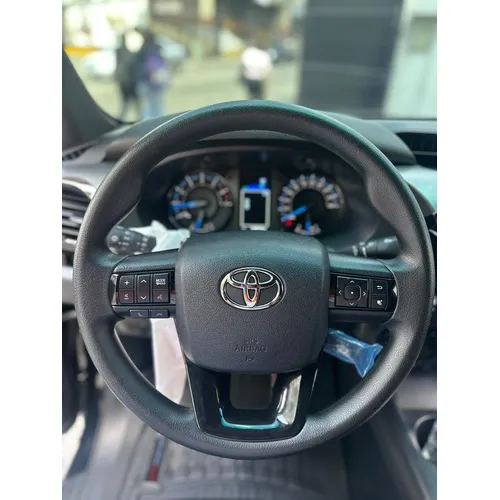 Toyota Hilux adventure 2025 Negro Caracas