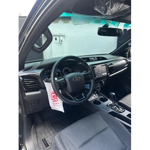 Toyota Hilux Adventure 2025 Negro Caracas