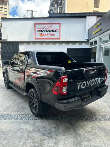 Toyota Hilux Adventure 2025 Negro Caracas